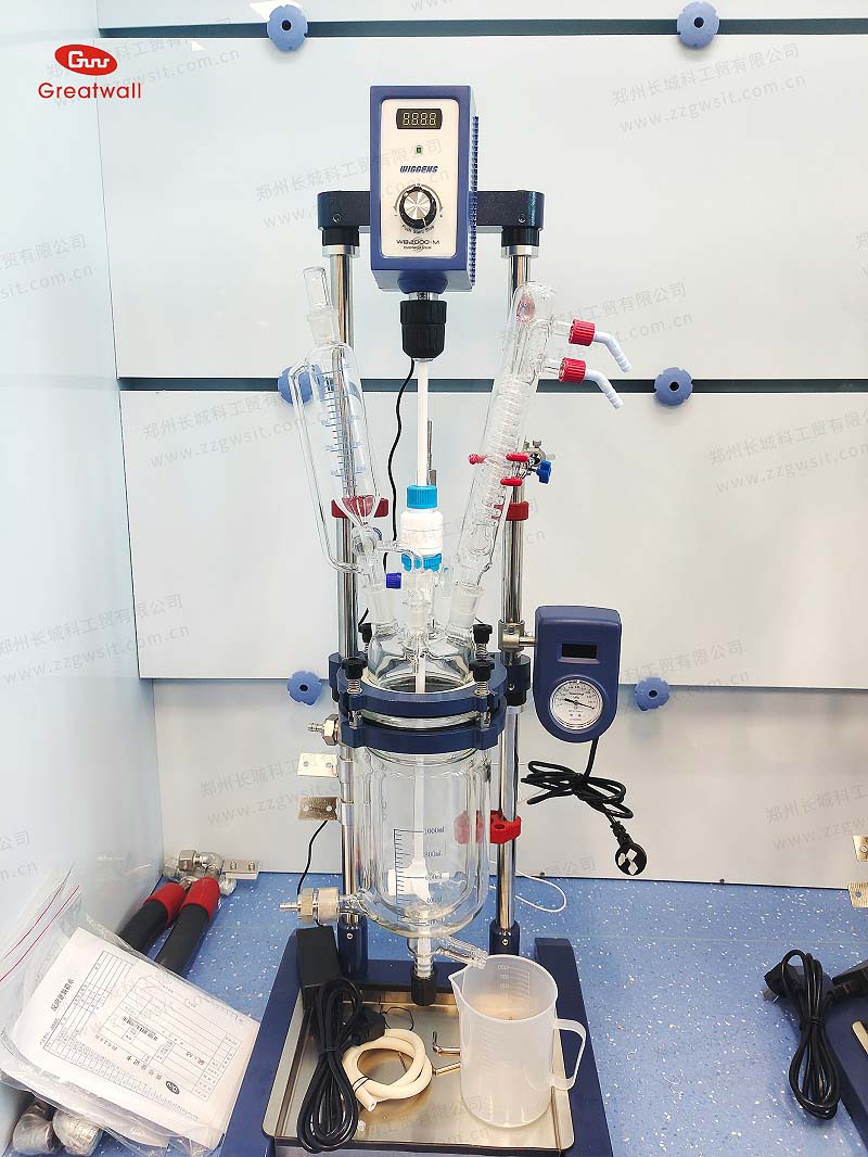 上海某醫(yī)藥企業(yè)訂購我司1L雙層玻璃反應釜